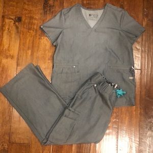 Figs Graphite Scrubs Set